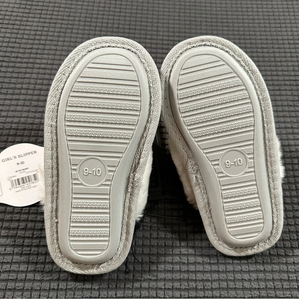 Girls Silver Faux Fur Scuff Slippers Size 9 10 Holiday Time Soft Sole